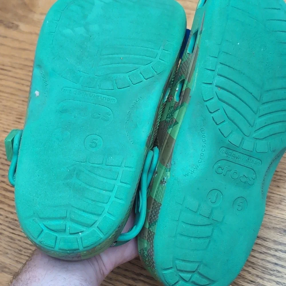Crocs Minecraft Classic Clogs Unisex Kids J5 Green Bronze Slip On Jibbitz Print